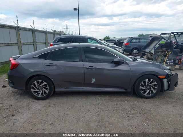 Honda CIVIC SE 2018 2HGFC2F60JH031966 Image 14