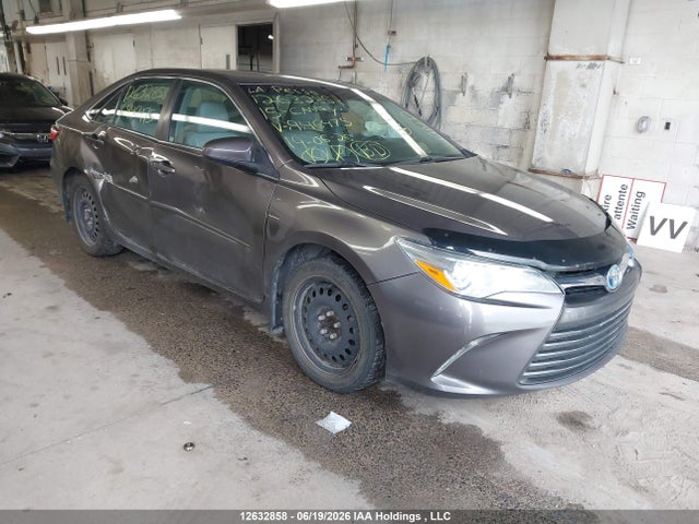 12632858 :رقم المزاد ، 4T1BF1FK4FU946475 vin ، 2015 Toyota Camry Le/xle/se/xse مزاد بيع