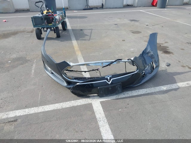 12632861 :رقم المزاد ، 5YJSA1H18EFP35620 vin ، 2014 Tesla Model S مزاد بيع
