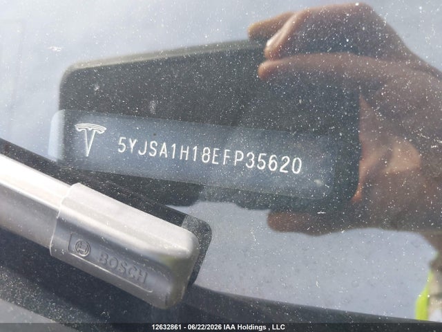 12632861 :رقم المزاد ، 5YJSA1H18EFP35620 vin ، 2014 Tesla Model S مزاد بيع