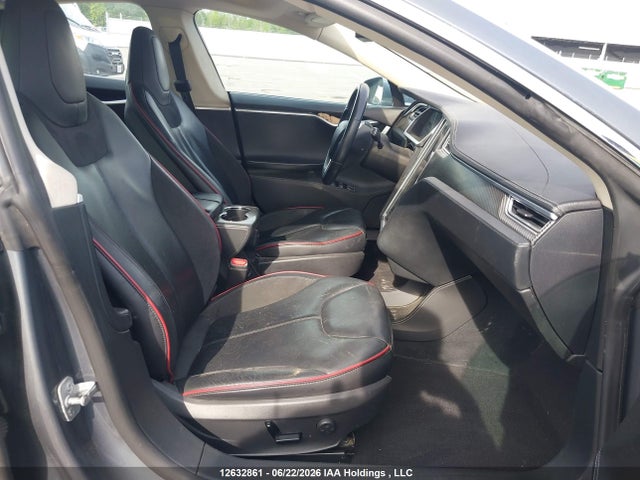 12632861 :رقم المزاد ، 5YJSA1H18EFP35620 vin ، 2014 Tesla Model S مزاد بيع