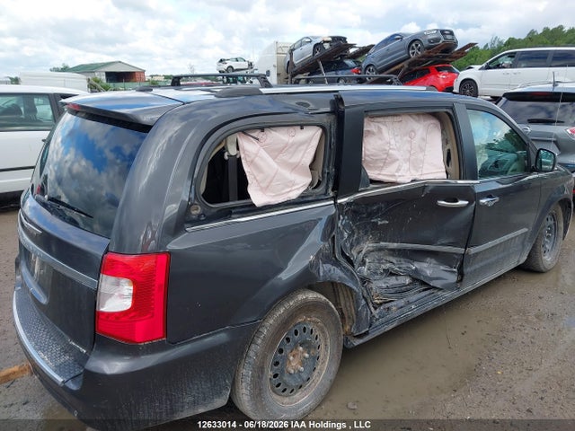 2C4RC1GG8FR741003 Chrysler Town &amp; Country Limited