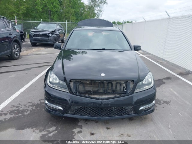 2013 Mercedes-benz C 300 4matic მანქანა იყიდება აუქციონზე, vin: WDDGF8AB3DA812913, აუქციონის ნომერი: 12633015