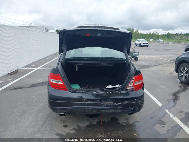 2013 Mercedes-benz C 300 4matic მანქანა იყიდება აუქციონზე, vin: WDDGF8AB3DA812913, აუქციონის ნომერი: 12633015