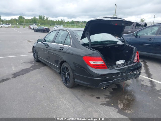 2013 Mercedes-benz C 300 4matic მანქანა იყიდება აუქციონზე, vin: WDDGF8AB3DA812913, აუქციონის ნომერი: 12633015