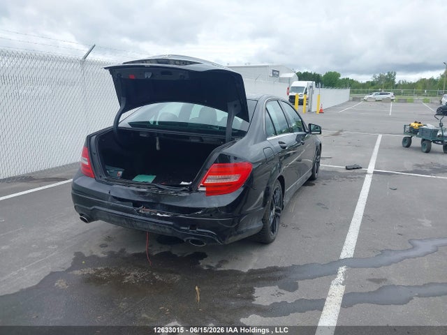 2013 Mercedes-benz C 300 4matic მანქანა იყიდება აუქციონზე, vin: WDDGF8AB3DA812913, აუქციონის ნომერი: 12633015