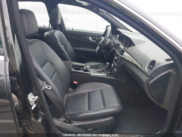 2013 Mercedes-benz C 300 4matic მანქანა იყიდება აუქციონზე, vin: WDDGF8AB3DA812913, აუქციონის ნომერი: 12633015