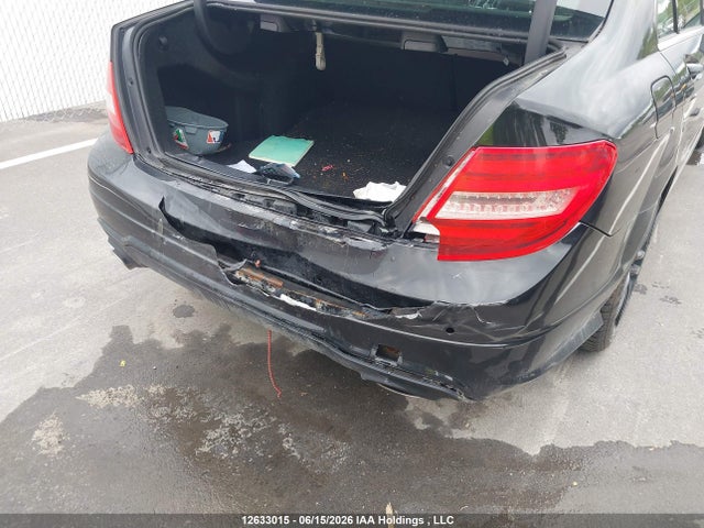 2013 Mercedes-benz C 300 4matic მანქანა იყიდება აუქციონზე, vin: WDDGF8AB3DA812913, აუქციონის ნომერი: 12633015