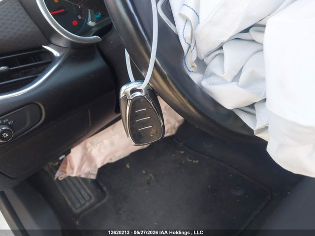 Продаж на аукціоні авто 2018 Chevrolet Malibu Lt, vin: 1G1ZD5ST4JF101050, номер лоту: 12620213