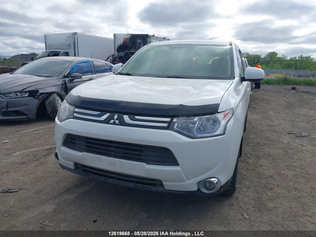2014 Mitsubishi Outlander Es მანქანა იყიდება აუქციონზე, vin: JA4AZ2A31EZ602529, აუქციონის ნომერი: 12619668