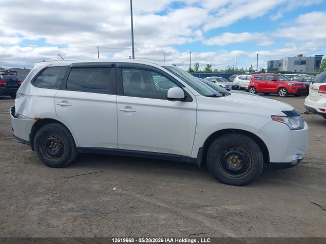 2014 Mitsubishi Outlander Es მანქანა იყიდება აუქციონზე, vin: JA4AZ2A31EZ602529, აუქციონის ნომერი: 12619668