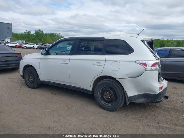 2014 Mitsubishi Outlander Es მანქანა იყიდება აუქციონზე, vin: JA4AZ2A31EZ602529, აუქციონის ნომერი: 12619668
