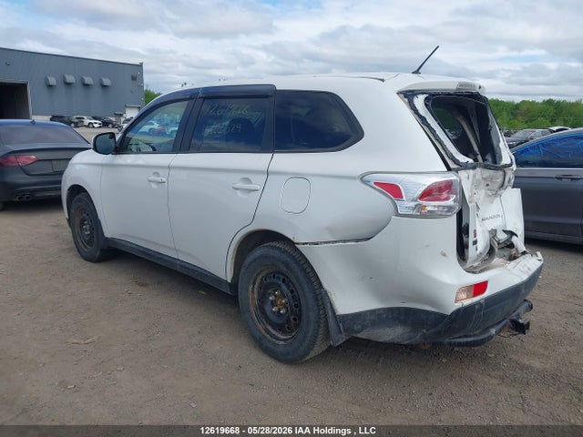 2014 Mitsubishi Outlander Es მანქანა იყიდება აუქციონზე, vin: JA4AZ2A31EZ602529, აუქციონის ნომერი: 12619668