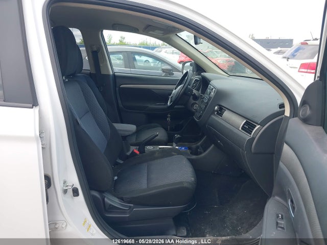 2014 Mitsubishi Outlander Es მანქანა იყიდება აუქციონზე, vin: JA4AZ2A31EZ602529, აუქციონის ნომერი: 12619668