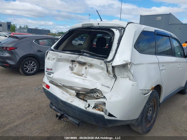 2014 Mitsubishi Outlander Es მანქანა იყიდება აუქციონზე, vin: JA4AZ2A31EZ602529, აუქციონის ნომერი: 12619668