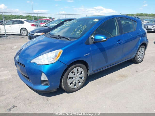 Toyota PRIUS C 2014 JTDKDTB38E1565801 Image 2