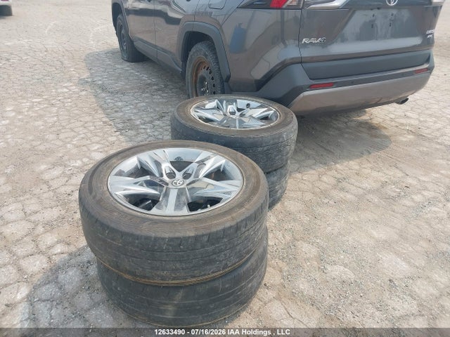 2T3D1RFV8MC147997 Toyota Rav4 Limited