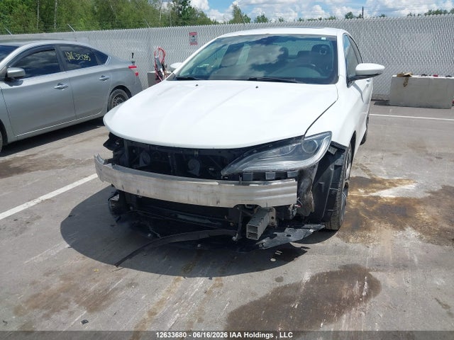 Chrysler 200 C 2016 1C3CCCCG5GN187493 Image 2
