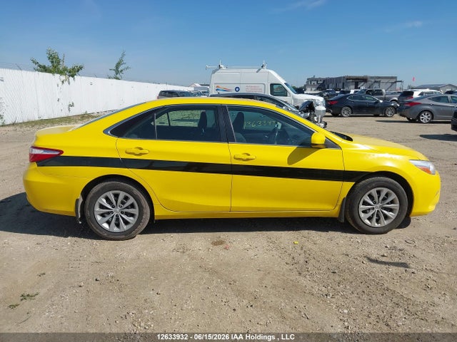12633932 :رقم المزاد ، 4T1BF1FK3GU613802 vin ، 2016 Toyota Camry Le مزاد بيع