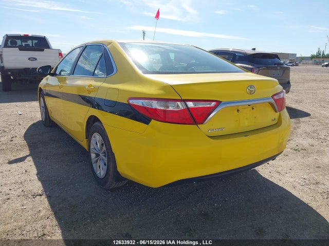12633932 :رقم المزاد ، 4T1BF1FK3GU613802 vin ، 2016 Toyota Camry Le مزاد بيع