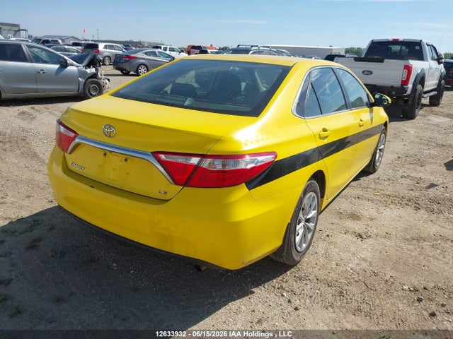 12633932 :رقم المزاد ، 4T1BF1FK3GU613802 vin ، 2016 Toyota Camry Le مزاد بيع