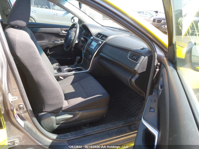 12633932 :رقم المزاد ، 4T1BF1FK3GU613802 vin ، 2016 Toyota Camry Le مزاد بيع