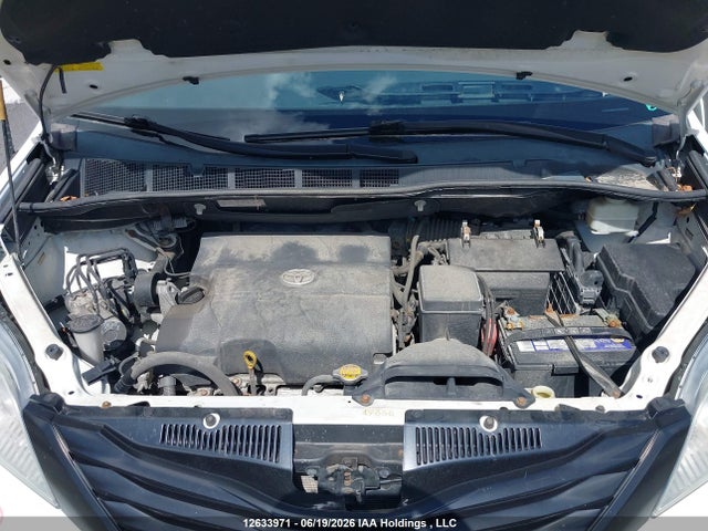 Toyota Sienna 2014 5TDZK3DC5ES463750 Image 10