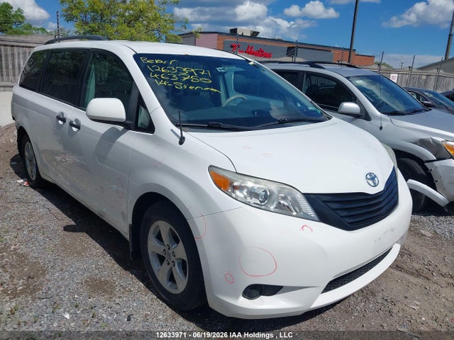 Toyota Sienna 2014 5TDZK3DC5ES463750 Image 13