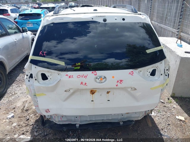 Toyota Sienna 2014 5TDZK3DC5ES463750 Image 16
