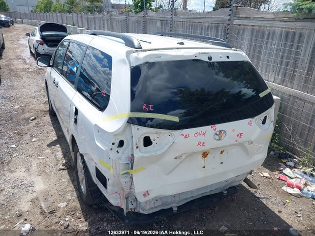 Toyota Sienna 2014 5TDZK3DC5ES463750 Image 3