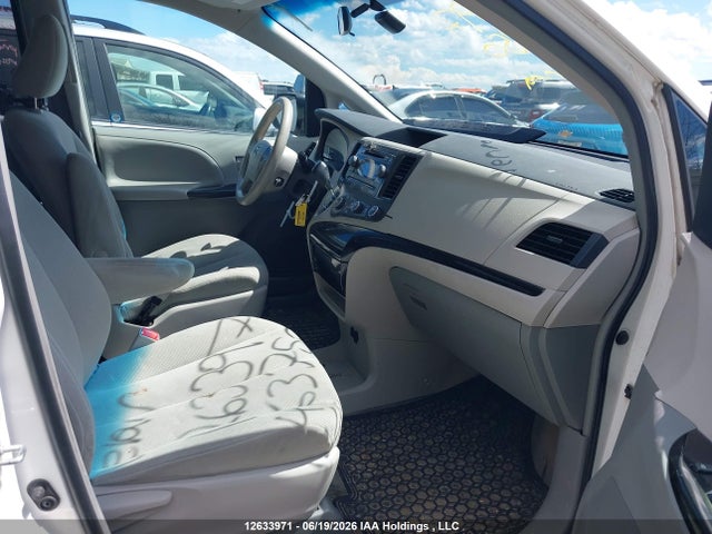 Toyota Sienna 2014 5TDZK3DC5ES463750 Image 5
