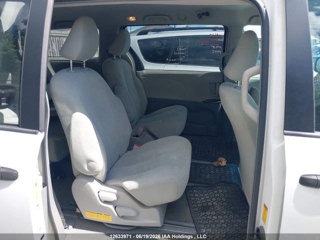 Toyota Sienna 2014 5TDZK3DC5ES463750 Image 8