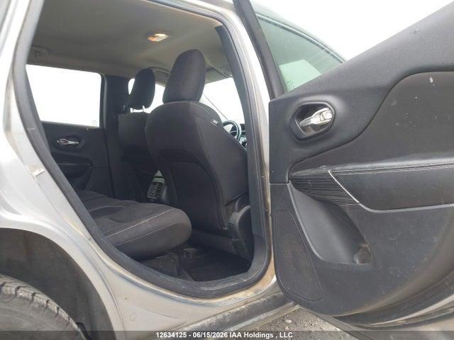 Продаж на аукціоні авто 2016 Jeep Cherokee Latitude, vin: 1C4PJMCS1GW130327, номер лоту: 12634125