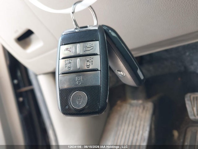 12634186 :رقم المزاد ، KNDMC5C14H6286986 vin ، 2017 Kia Sedona Sx+ مزاد بيع