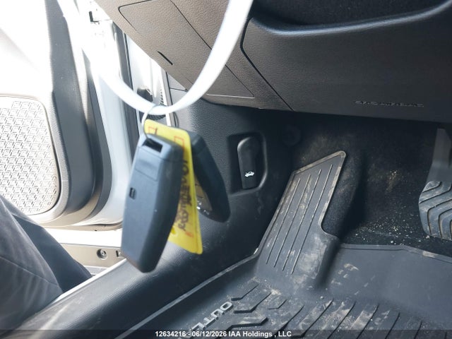 JA4J4WA84SZ617068 Mitsubishi Outlander Sel