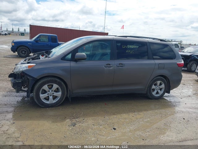 Aukcja sprzedaży 2017 Toyota Sienna Le, vin: 5TDKZ3DC6HS792216, numer aukcji: 12634221