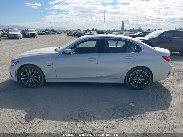 2022 Bmw 330e Xdrive მანქანა იყიდება აუქციონზე, vin: WBA5P9C07NFM04321, აუქციონის ნომერი: 12634348
