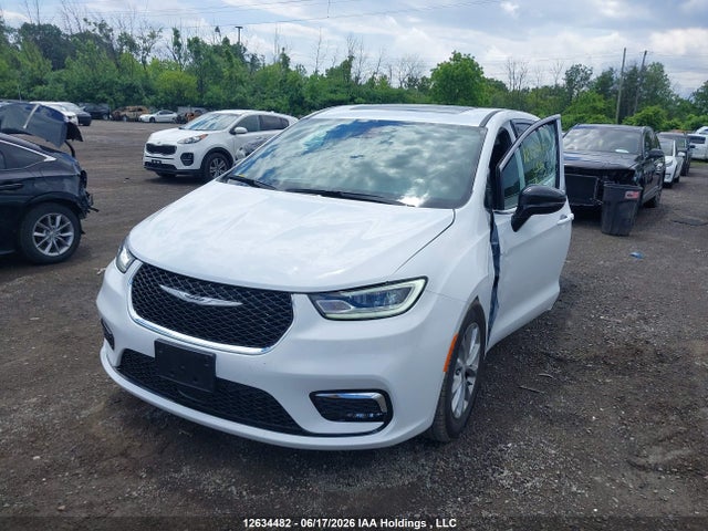 Chrysler Pacifica Limited 2026 2C4RC1GG8TR284429 Image 2