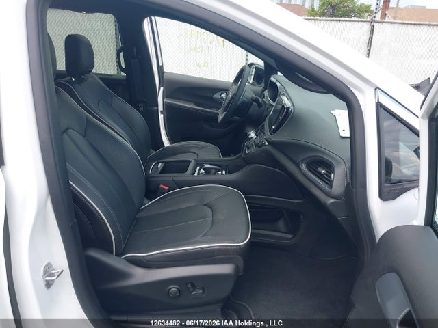 Chrysler Pacifica Limited 2026 2C4RC1GG8TR284429 Image 5