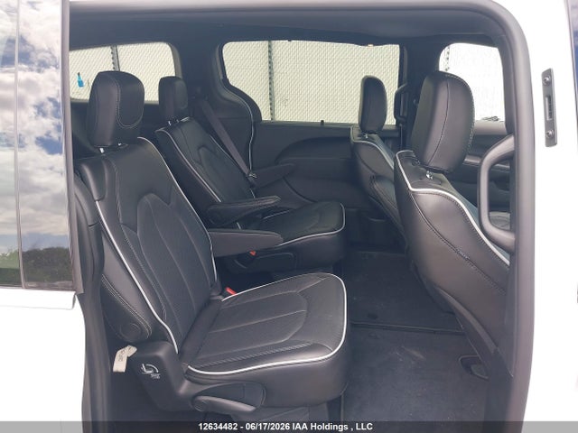 Chrysler Pacifica Limited 2026 2C4RC1GG8TR284429 Image 8