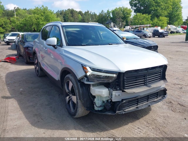 Volvo Xc40 T4 Momentum 2020 YV4AC2UK8L2175735 zdjęcie główne