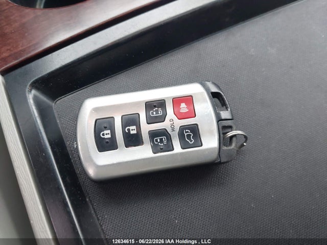 2011 Toyota Sienna Xle 7 Passenger მანქანა იყიდება აუქციონზე, vin: 5TDYK3DC8BS135245, აუქციონის ნომერი: 12634615