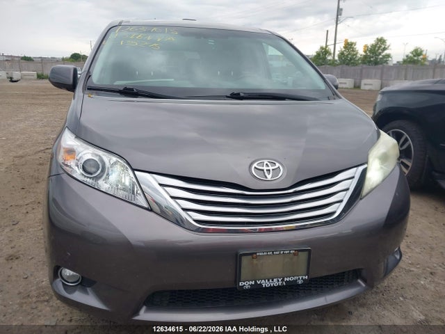 2011 Toyota Sienna Xle 7 Passenger მანქანა იყიდება აუქციონზე, vin: 5TDYK3DC8BS135245, აუქციონის ნომერი: 12634615
