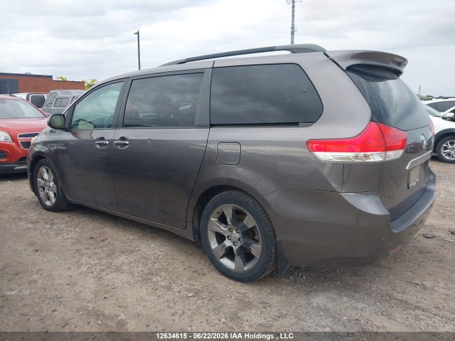 2011 Toyota Sienna Xle 7 Passenger მანქანა იყიდება აუქციონზე, vin: 5TDYK3DC8BS135245, აუქციონის ნომერი: 12634615