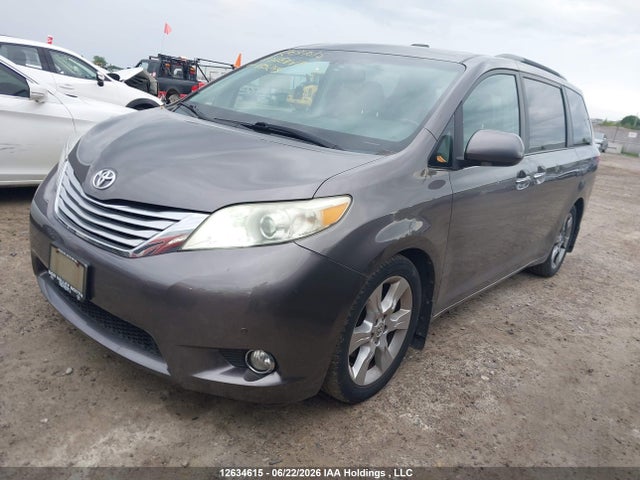 2011 Toyota Sienna Xle 7 Passenger მანქანა იყიდება აუქციონზე, vin: 5TDYK3DC8BS135245, აუქციონის ნომერი: 12634615
