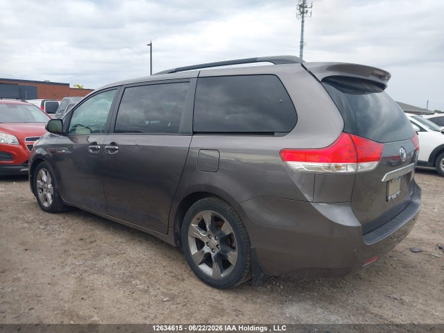 2011 Toyota Sienna Xle 7 Passenger მანქანა იყიდება აუქციონზე, vin: 5TDYK3DC8BS135245, აუქციონის ნომერი: 12634615