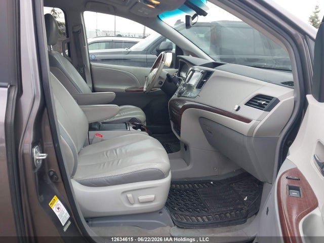 2011 Toyota Sienna Xle 7 Passenger მანქანა იყიდება აუქციონზე, vin: 5TDYK3DC8BS135245, აუქციონის ნომერი: 12634615