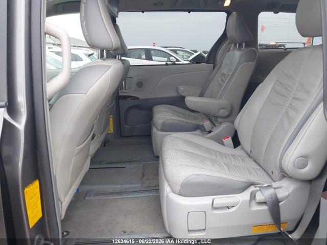 2011 Toyota Sienna Xle 7 Passenger მანქანა იყიდება აუქციონზე, vin: 5TDYK3DC8BS135245, აუქციონის ნომერი: 12634615