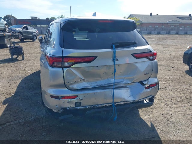 12634644 :رقم المزاد ، JA4J4TA80NZ605356 vin ، 2022 Mitsubishi Outlander Es مزاد بيع