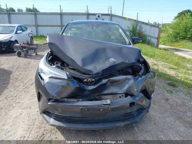 NMTKHMBX4JR002785 Toyota C-HR XLE